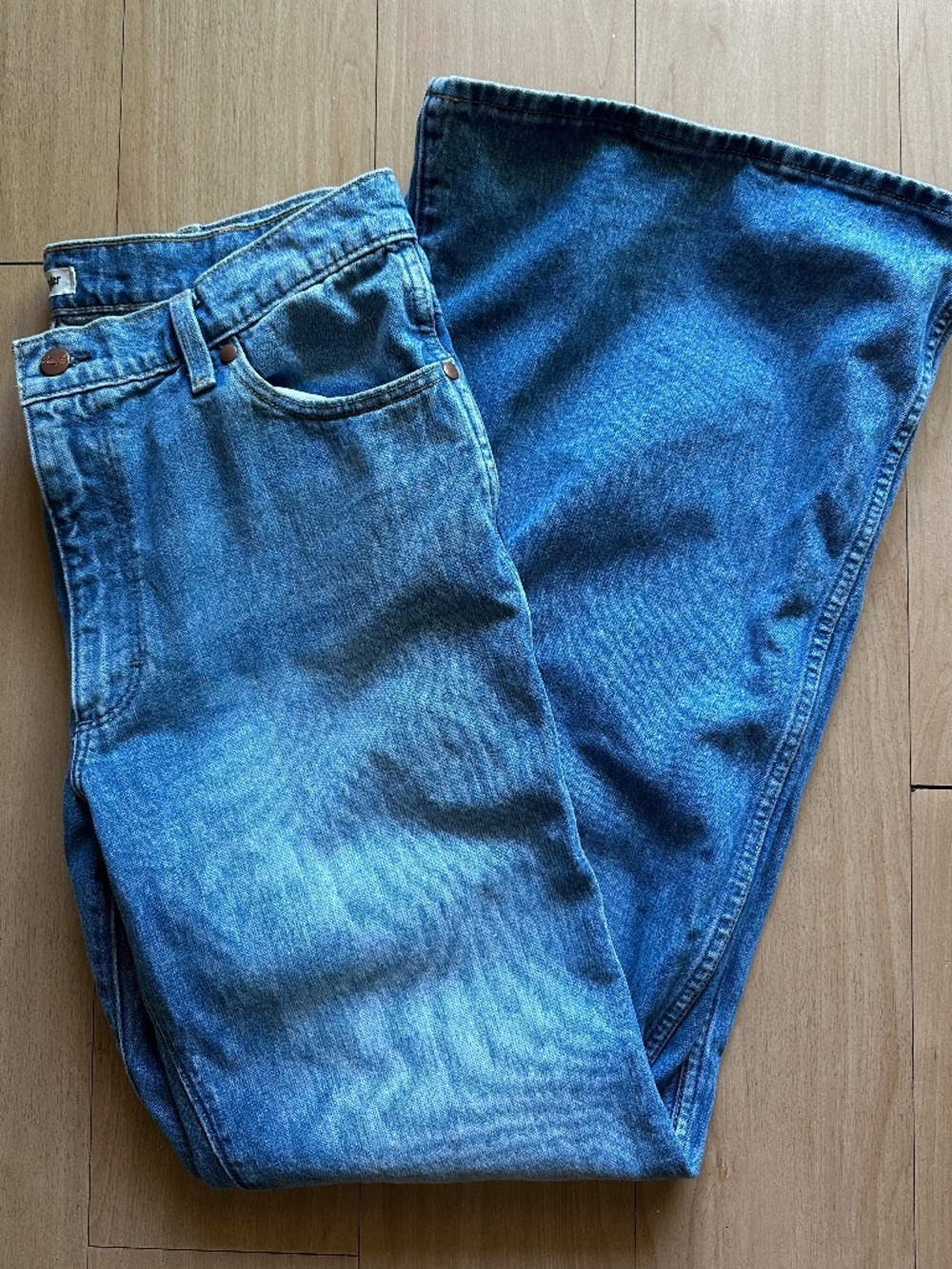 Wrangler Jeans Womens 32x34 High Rise Flare Bellbottoms Light Wash Denim Retro